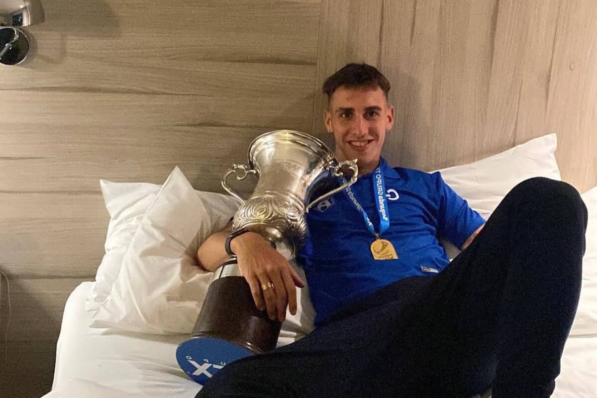 Durante su etapa en San Marcos de Arica. Fue campeón de la Segunda División en 2022. Foto: Instagram Rodrigo Auzmendi.