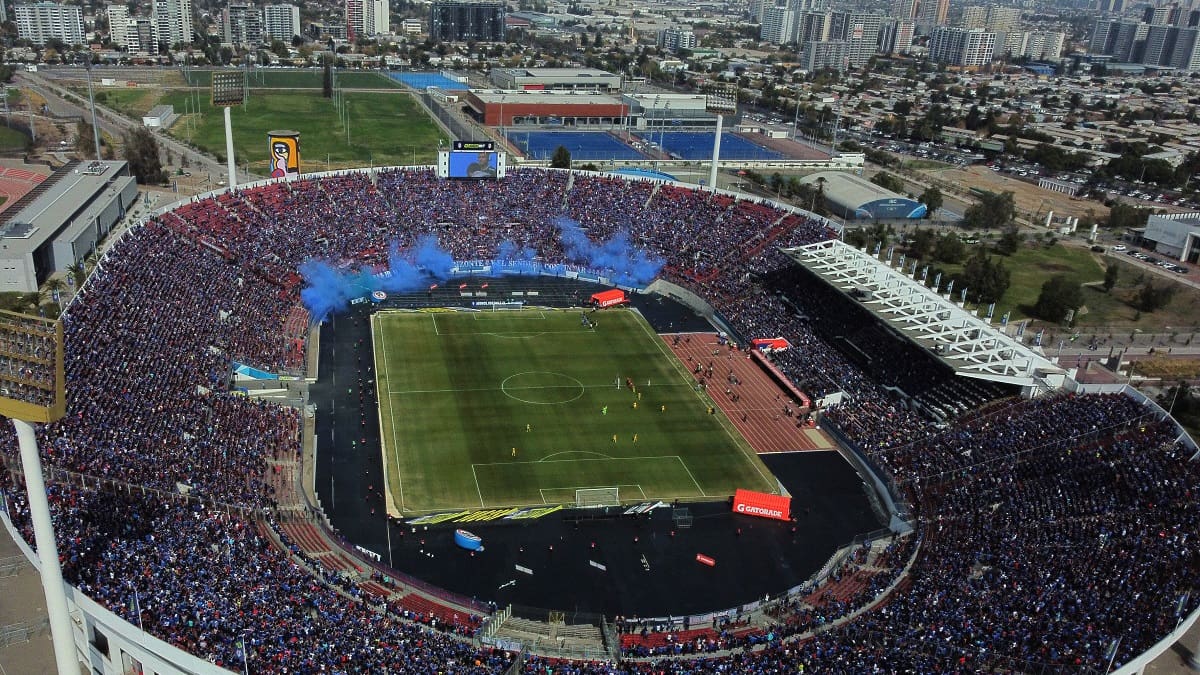 “La U debe buscar un sponsor potente como lo hizo la UC y aprovechar el terreno de Fantasilandia para su estadio”