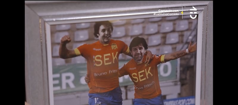 Uno de los regalos fue una imágen editada de él junto a Paul Mccartney con la camieta de Unión Española.