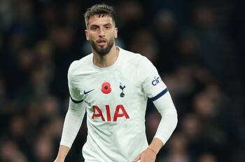 La frase “racista” que le costará 7 partidos de suspensión a Bentancur en la Premier League