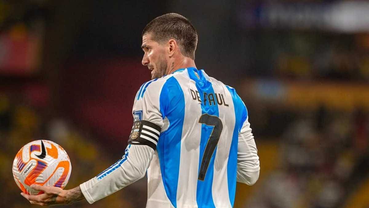 Sale un histórico: Scaloni sorprende y deja a Rodrigo De Paul fuera del once ante Inglaterra