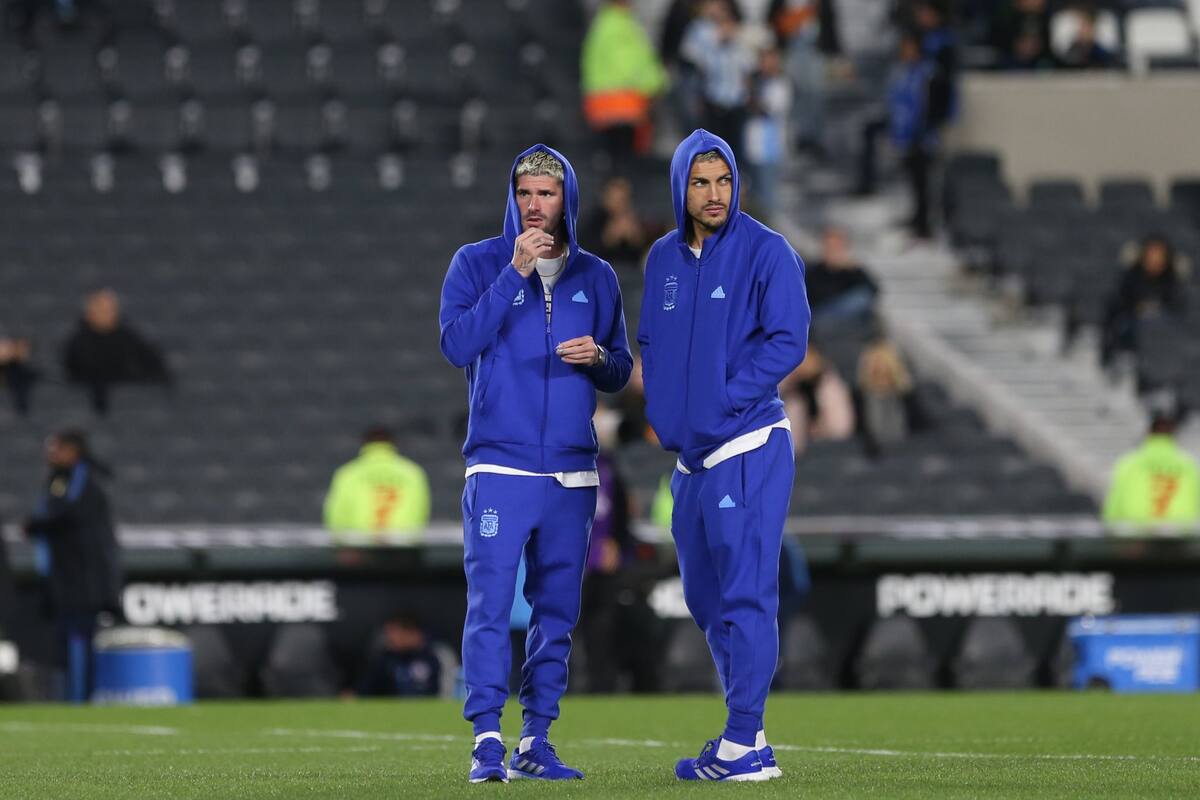 junto a Leandro Paredes antes de enfrentar a la Selección Chilena.