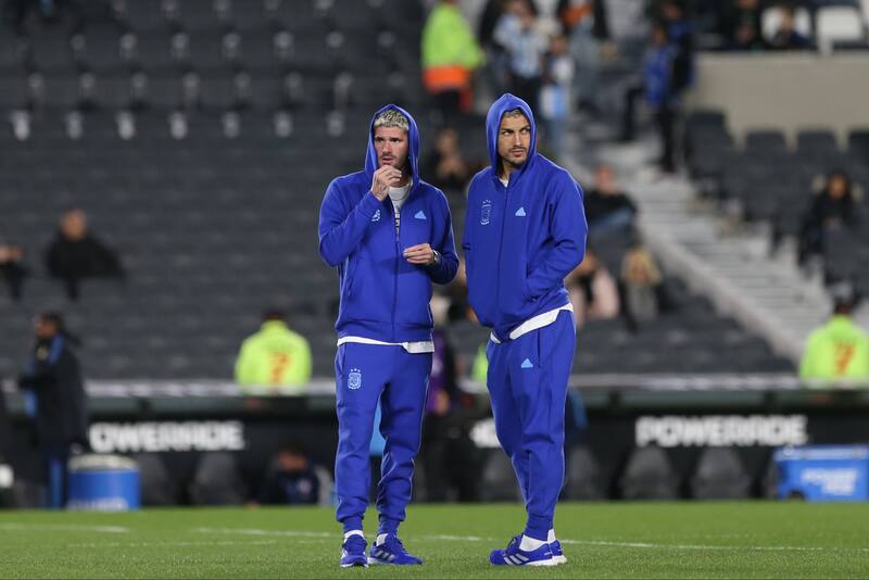 junto a Leandro Paredes antes de enfrentar a la Selección Chilena.