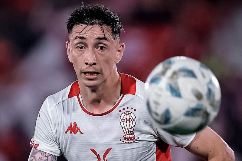 El chileno sufrió un feo corte en el rostro en el partido con San Lorenzo.
