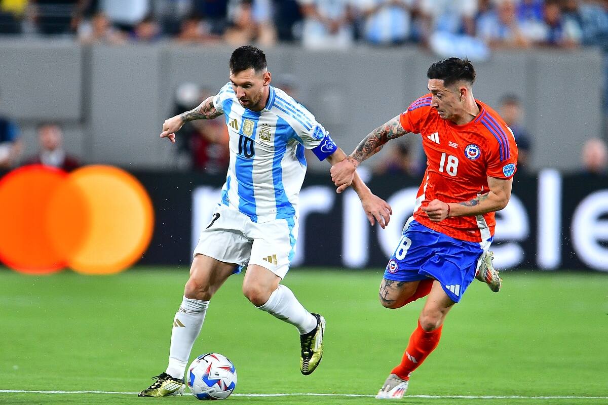 y su tackle a Lionel Messi.