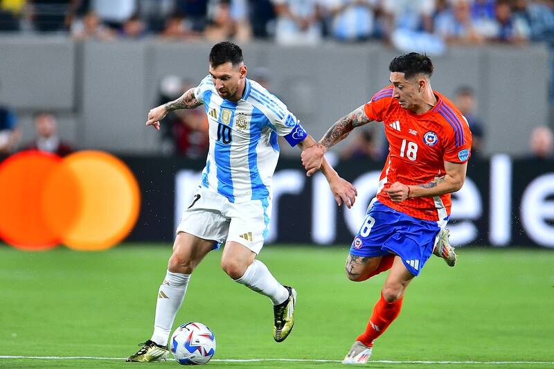 y su tackle a Lionel Messi.