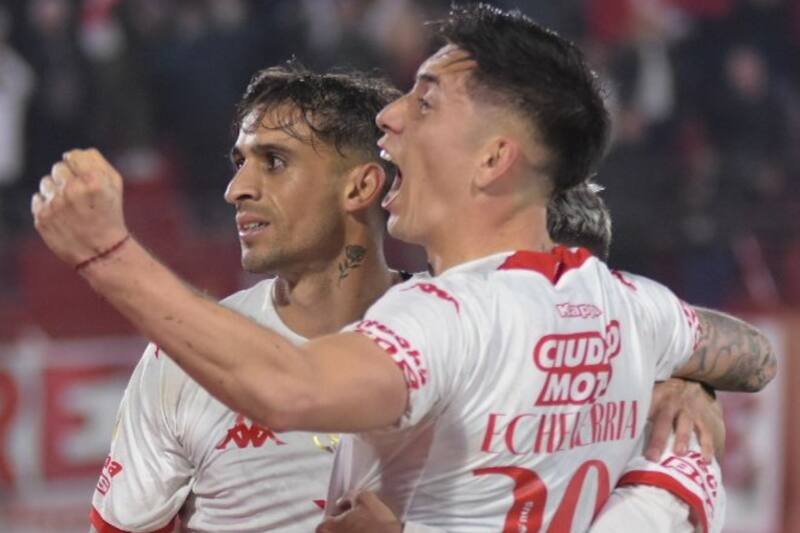 El seleccionado chileno es figura en Huracán.
