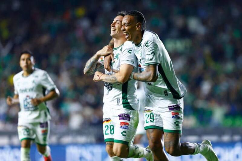 (en la imagen celebrando un gol por el Club León) le dejó buen dinero a las arcas de Huracán de Argentina.