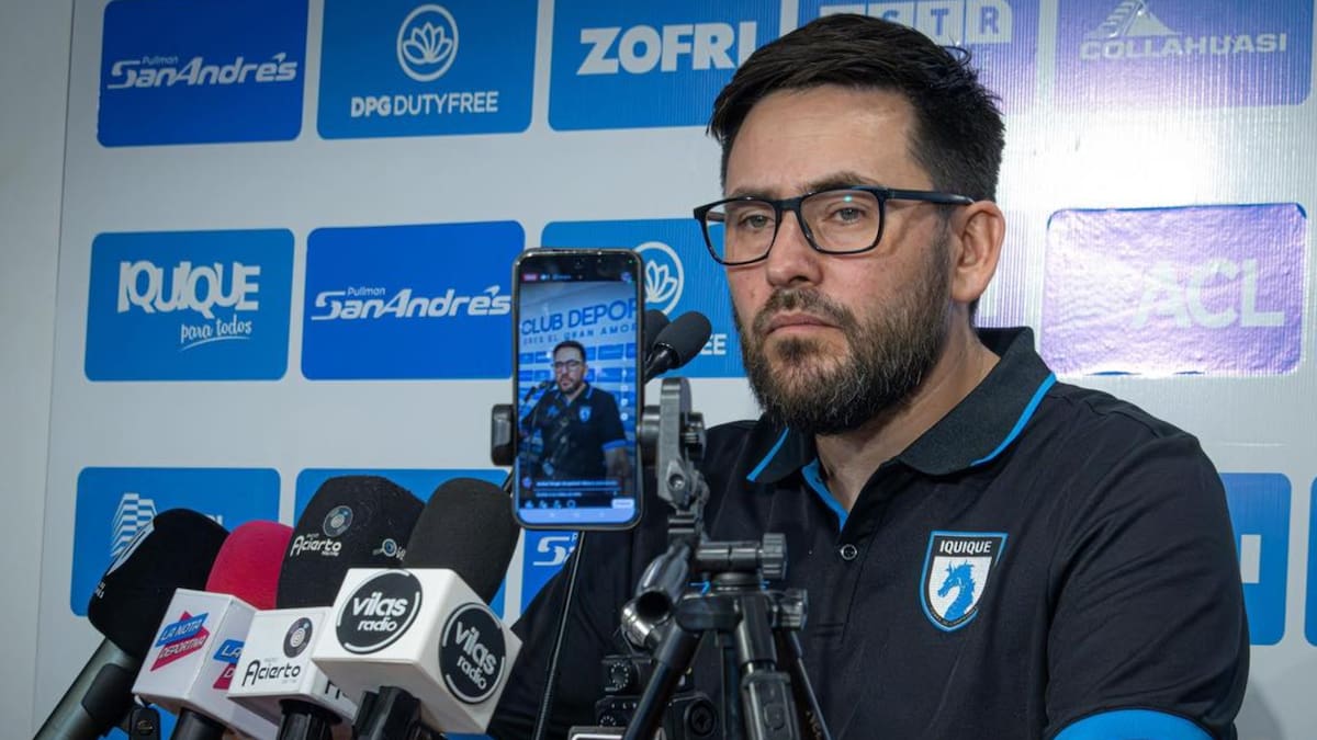 Pese a que negó renunciar: Rodrigo Guerrero vive sus últimas horas como DT de Deportes Iquique