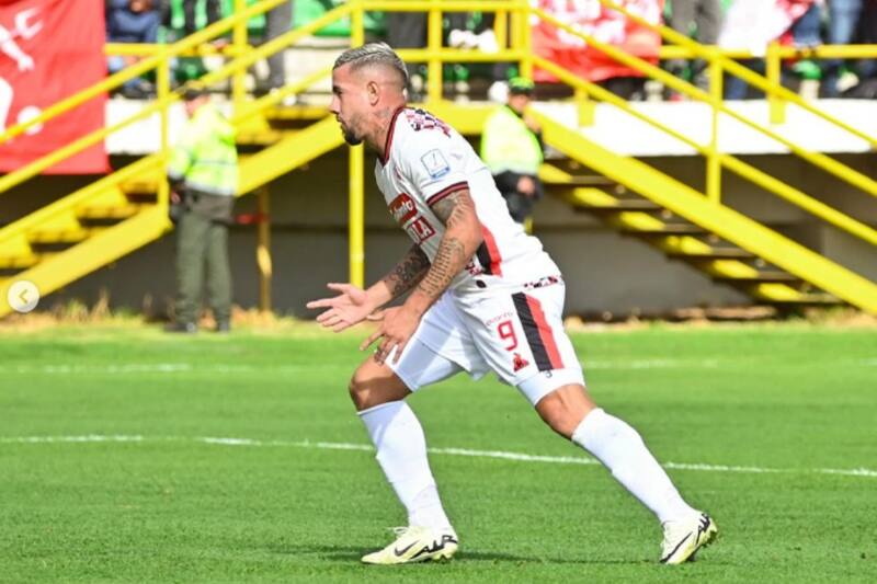 jugando por América de Cali.