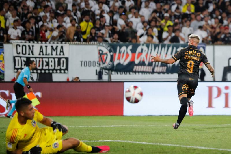 celebrando su gol ante Colo Colo en el Monumental con la camiseta de Coquimbo Unido (Foto: Photosport)