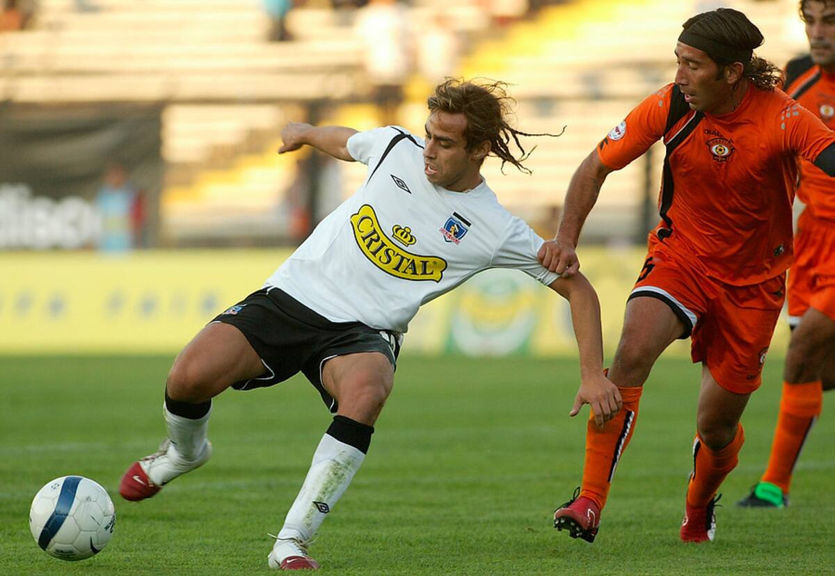 El exdefensor jugando con la camiseta de Cobreloa. Foto: Aton.