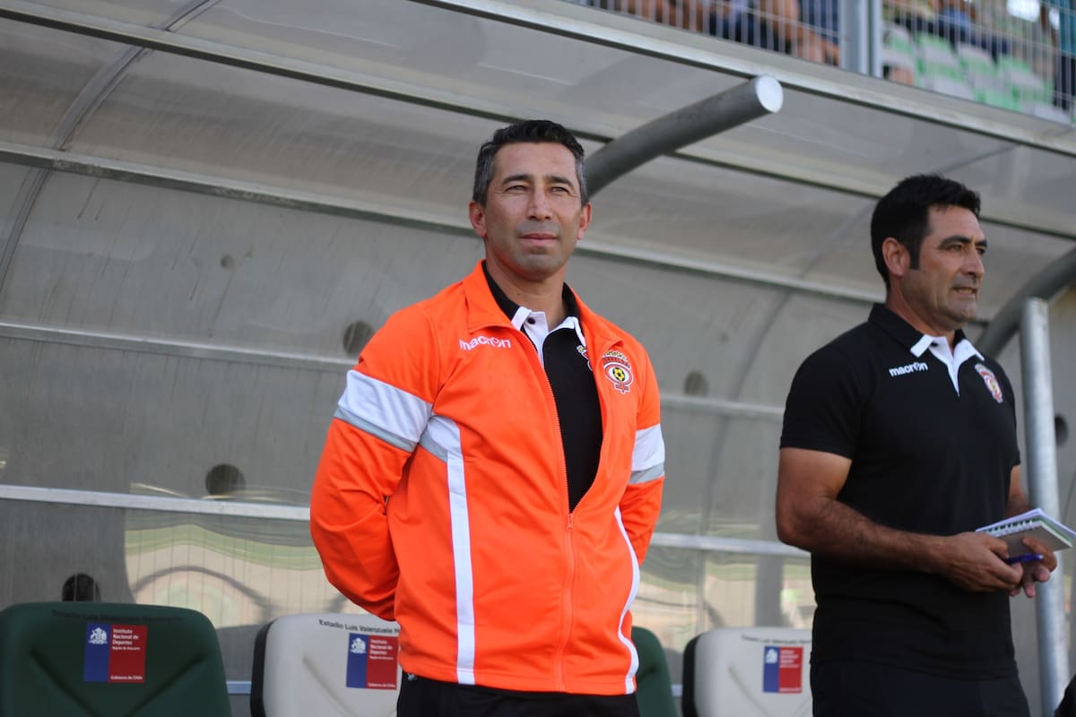 El histórico lateral fue también técnico de Cobreloa. Foto: Agencia Aton.