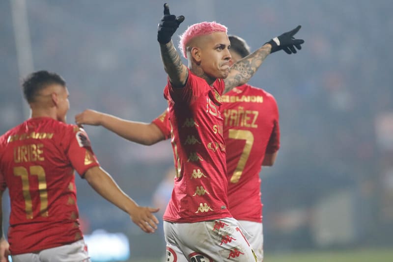 El delantero uruguayo Rodrigo Piñeiro tras anotar su segundo gol en el partido entre Unión Española vs. Universidad de Chile. Foto: Aton.