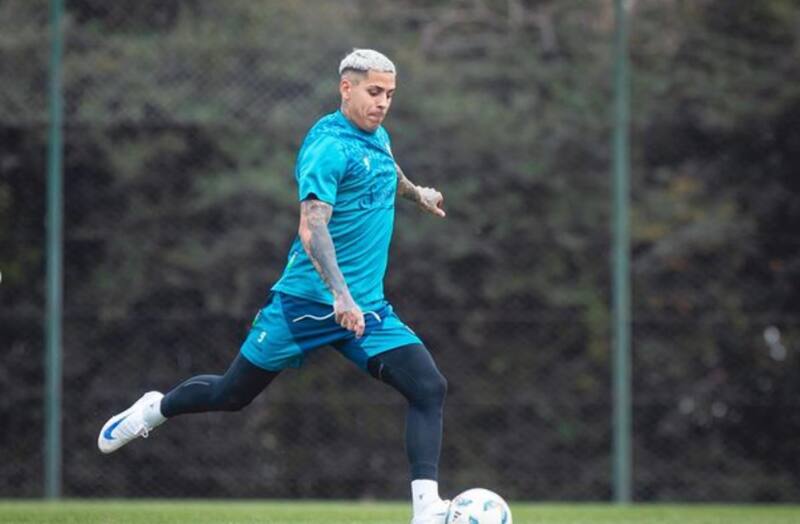 es seguido de cerca por la Universidad Católica.