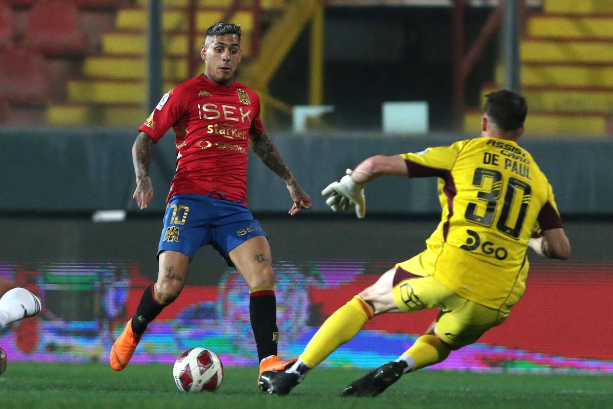 El delantero uruguayo contra Colo Colo.