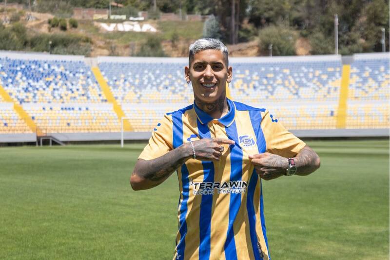 en su presentación como refuerzo de Everton. Foto: Instagram Everton.