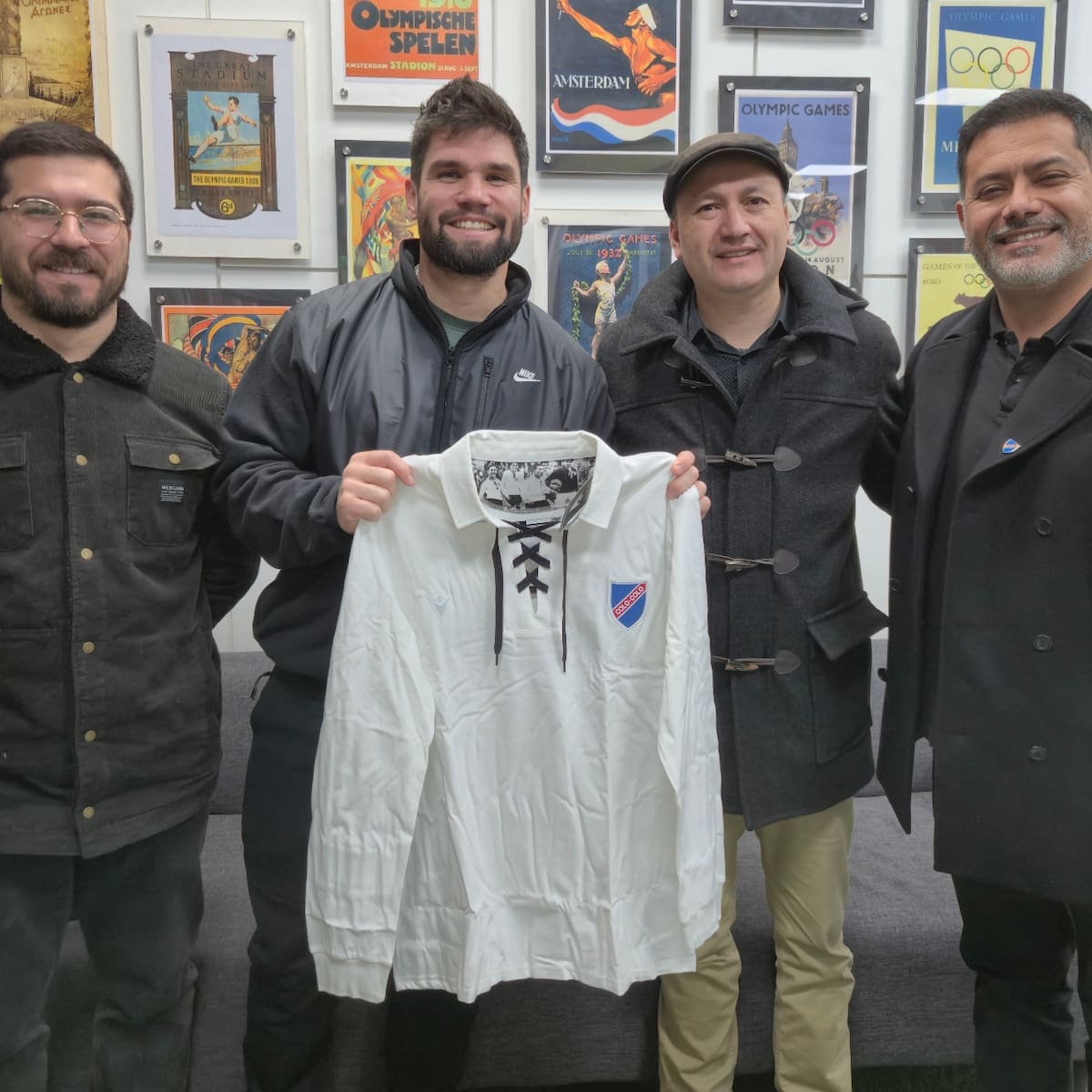 El número 1 del mundo: Colo-Colo oficializa a Rodrigo Rojas como nuevo embajador del club