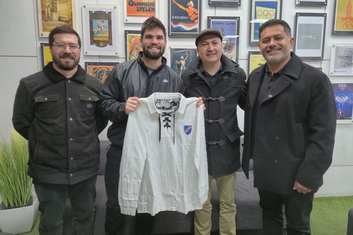 El karateka nacional se convirtió en embajador de Colo-Colo. Foto: Club Social y Deportivo Colo-Colo.