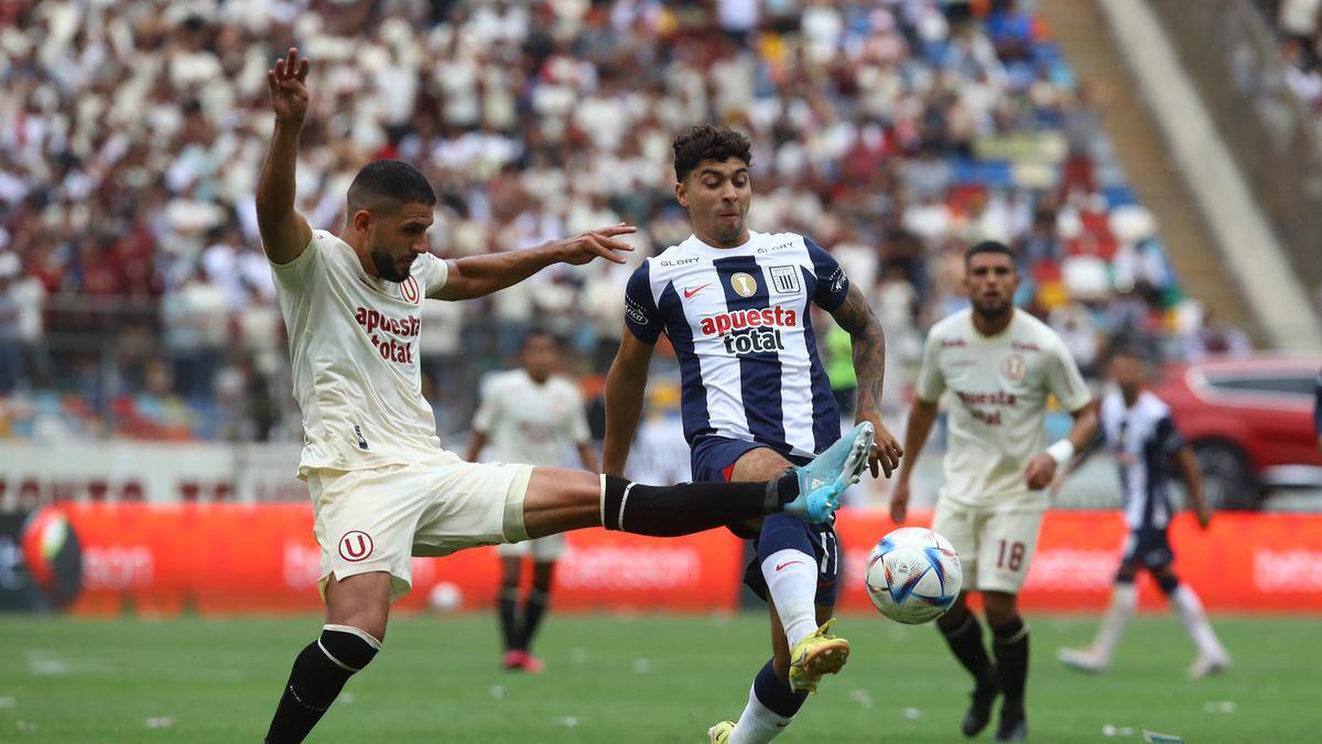 jugando por Universitario de Lima.