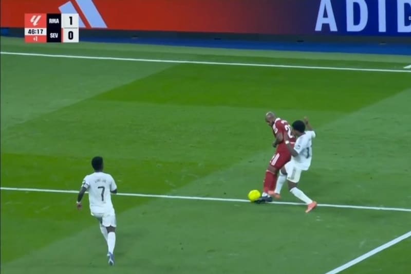 El brasileño debió ser expulsado en Real Madrid.