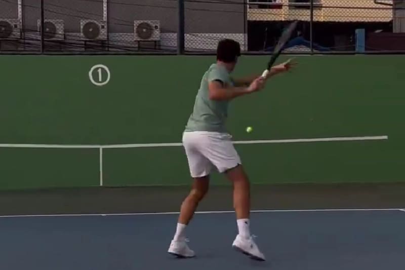 sigue mostrando sus dotes tenísticos luego de su retiro.