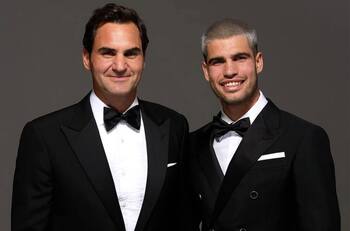 VIDEO | ¡Vale un millón y medio de dólares! Carlos Alcaraz quedó impactado con el reloj de Roger Federer