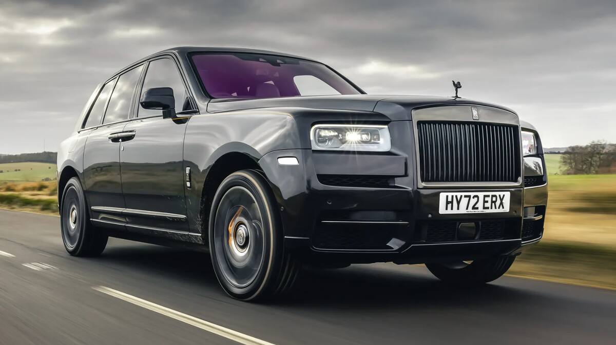 El coche posee un sistema de sonido de 18 altavoces.