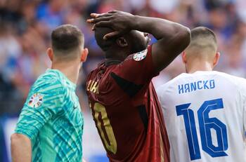 El increíble partido que vivió Romelu Lukaku en la Eurocopa: dos goles anulados y falló otro increíble