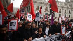VIDEO | Romería a 50 años del Golpe: Presidente Boric se unió a un tramo de la marcha en la Alameda