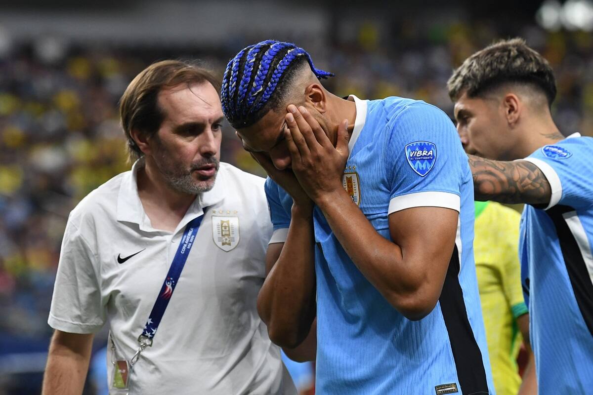 salió lesionado del partido contra Uruguay.