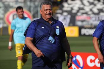 ¿Se aleja? El motivo que tendría en pausa la llegada de Ronald Fuentes a la banca de Ñublense