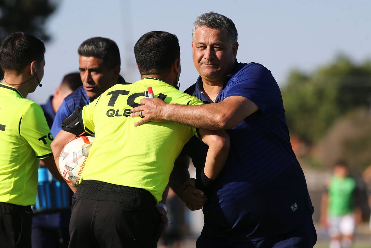 fue oficializado como nuevo técnico de Ñublense. (Foto: Aton)