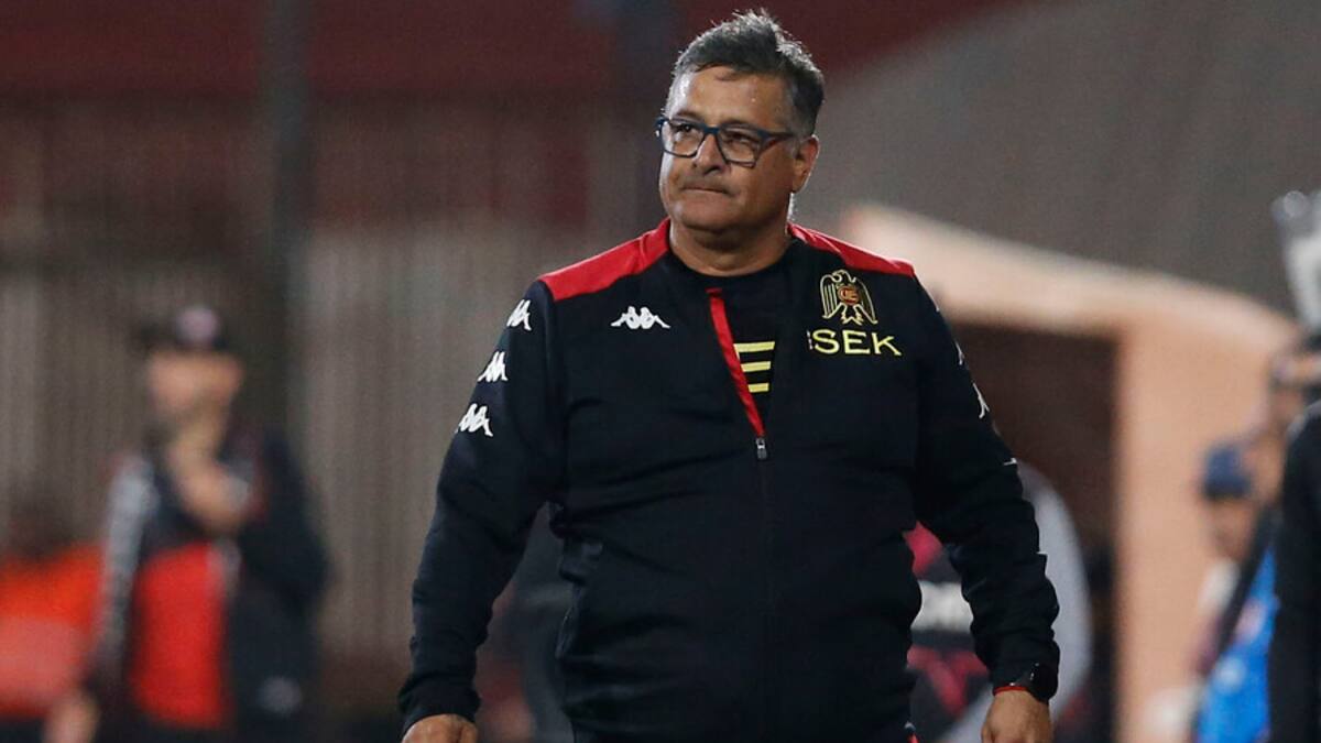 Gonzalo Villagra no va más y Ronald Fuentes será nuevo DT de Unión Española