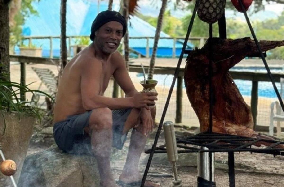 ¡45 primaveras! La nueva vida de Ronaldinho y su particular celebración de cumpleaños