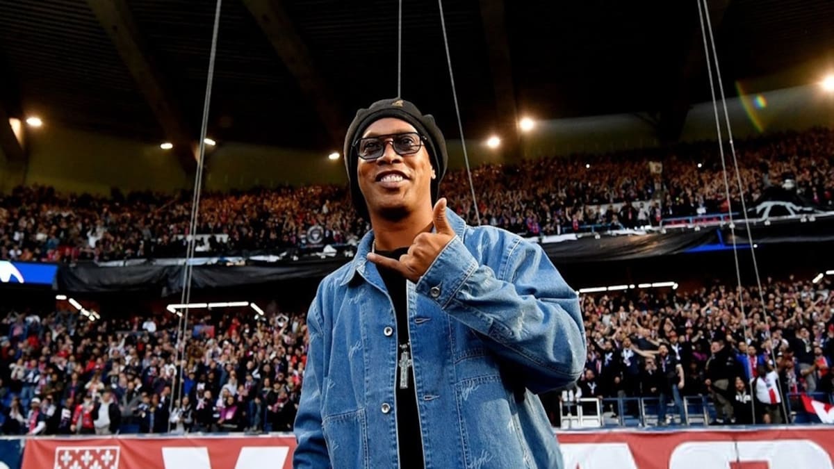 Ronaldinho Gaúcho volverá a las canchas tras firmar con equipo italiano