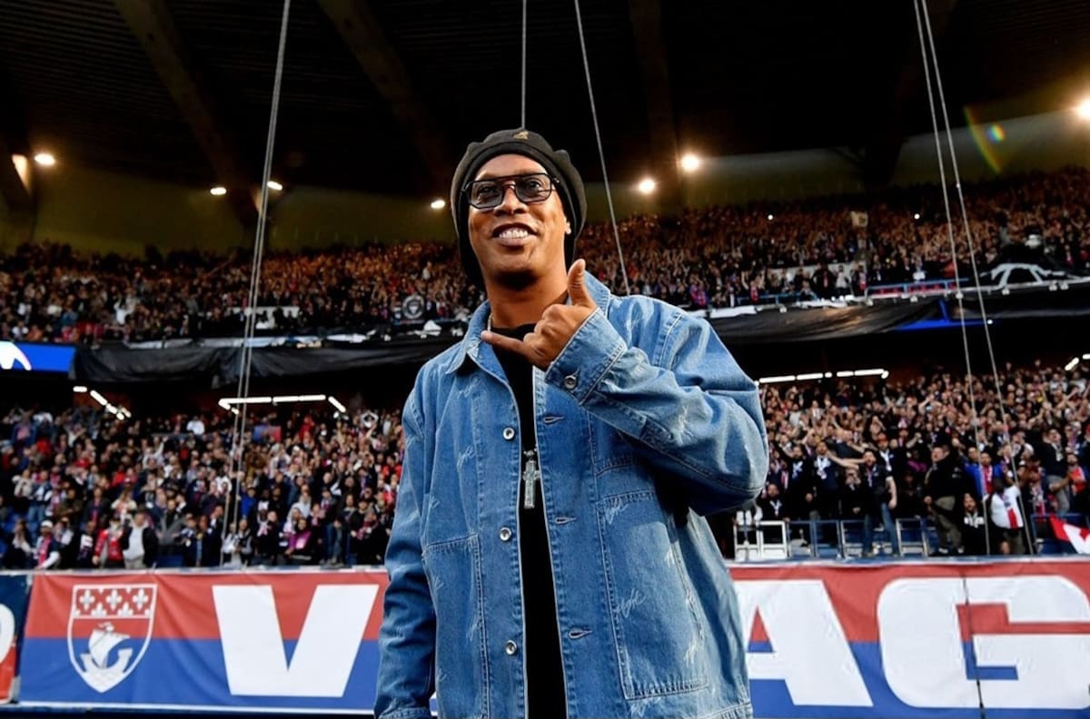 Ronaldinho Gaúcho volverá a las canchas tras firmar con equipo italiano