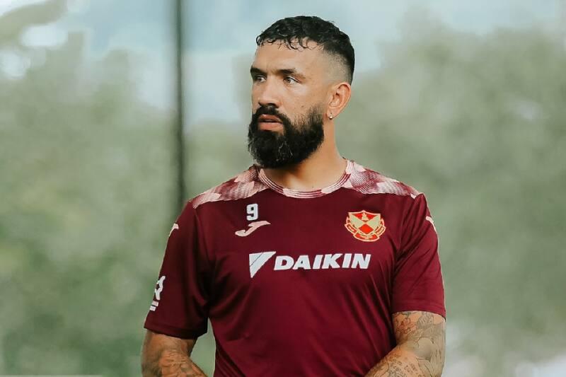 el delantero completó su primer entrenamiento en el Selangor FC.