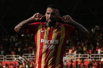 VIDEO | Señor Gareca... Ronnie Fernández la rompe en Malasia con golazo y asistencia