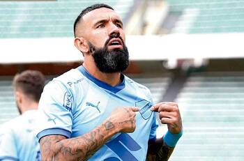 Ronnie Fernández busca nuevo equipo tras salir de Bolívar en medio de acusaciones de xenofobia