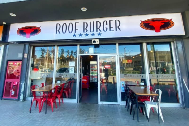 Esta corresponde a la sucursal de Curauma, la que se ubica en Av. Cardenal Samore 2290. Foto: Instagram Roof Burger.