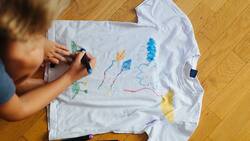 Con estos trucos puedes quitar de tu ropa las manchas de plumones y otros lápices