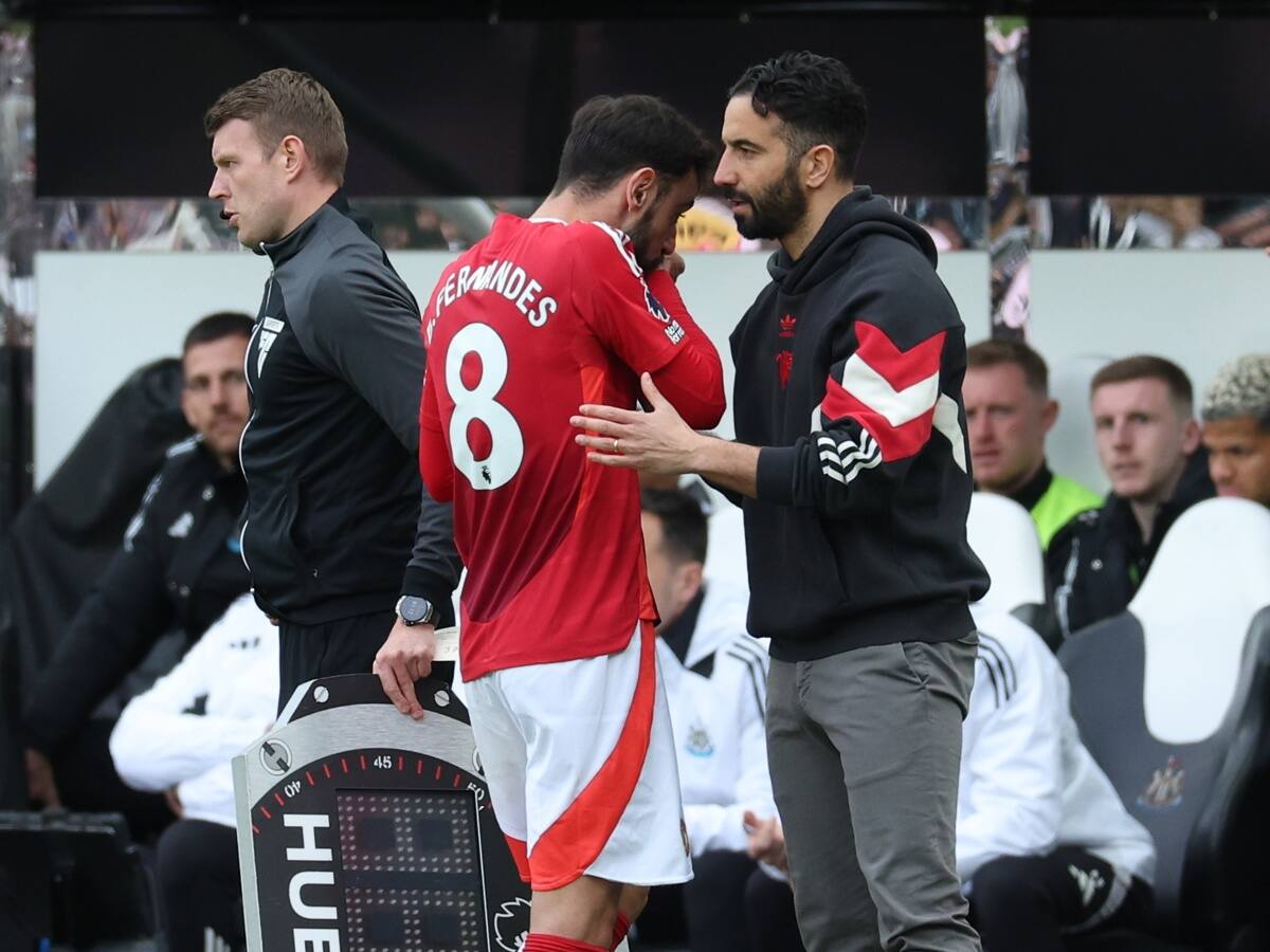 Ruben Amorim y Bruno Fernandes, de Manchester United. EFE