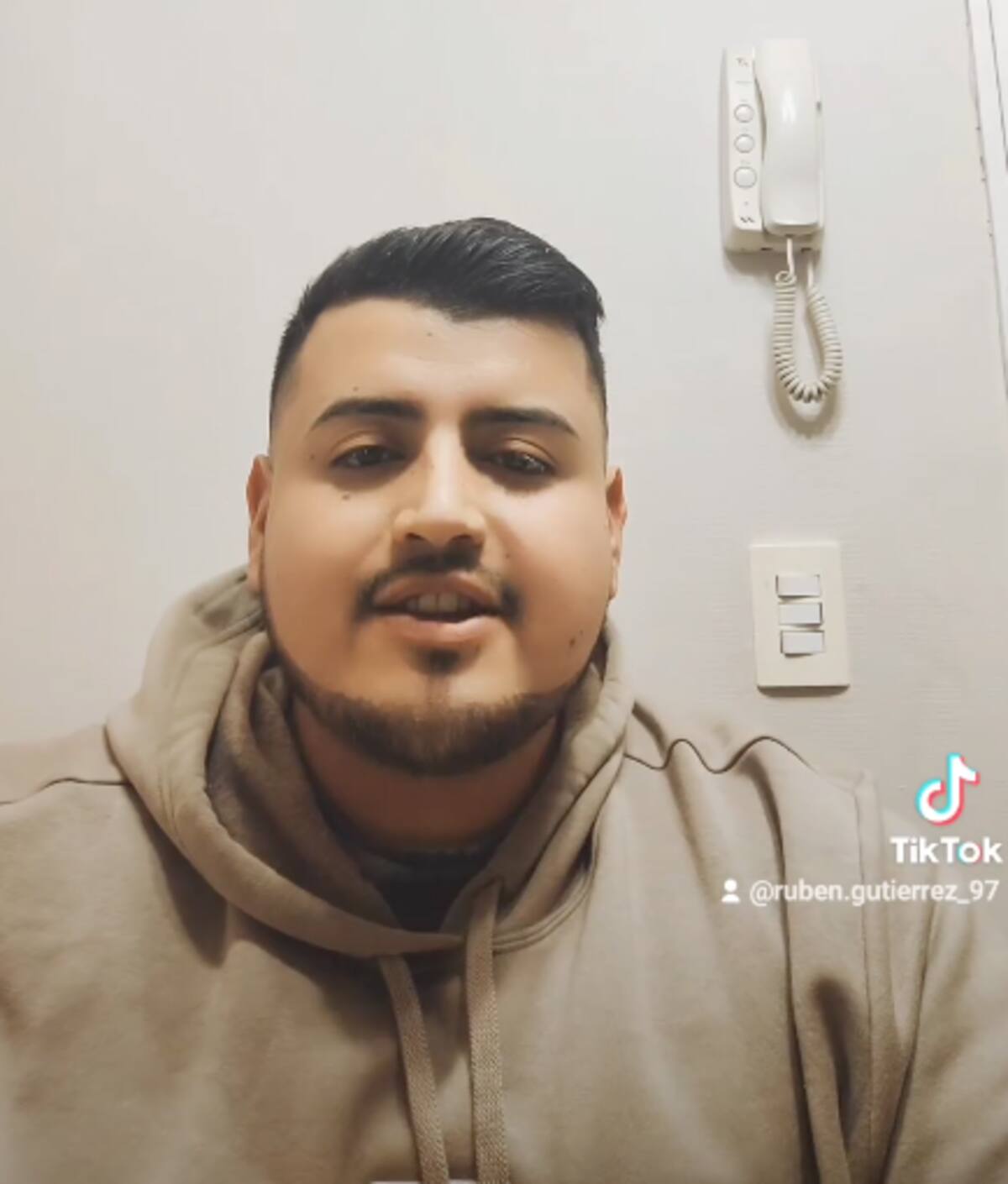 Rubén Gutiérrez en su registro en redes. Foto: TikTok.