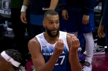 VIDEO | Jugador de la NBA acusa con gesto de dinero al arbitraje y puede ser gravemente sancionado