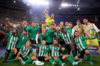 Fue la competencia de Claudio Bravo y busca su salida del Betis: “Nunca ha sentido la confianza de Pellegrini”