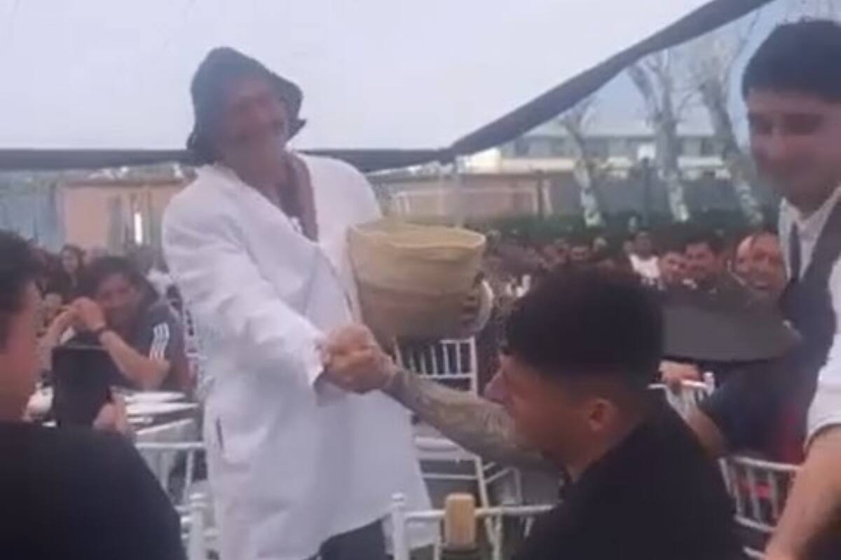 El personaje de Christian Henríquez sacó carcajadas en el tradicional almuerzo dieciochero de Colo Colo.