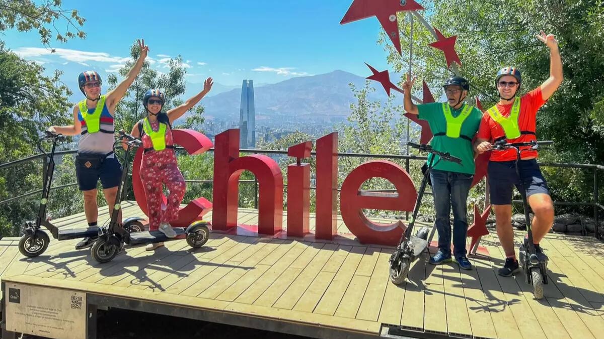 Conoce Santiago como nunca antes en un recorrido turístico por la ciudad sobre un scooter eléctrico