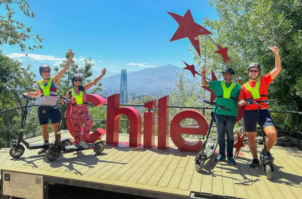 Conoce Santiago como nunca antes en un recorrido turístico por la ciudad sobre un scooter eléctrico