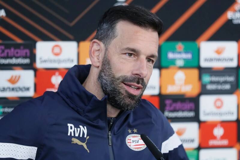 en su último cargo de entrenador en el PSV. Foto: EPA.